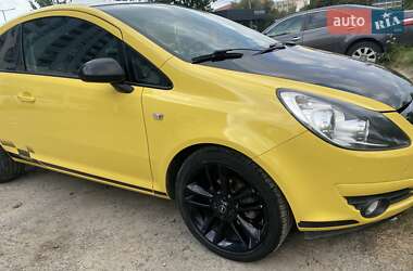 Хэтчбек Opel Corsa 2010 в 