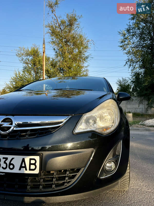 Хэтчбек Opel Corsa 2012 в Кривом Роге