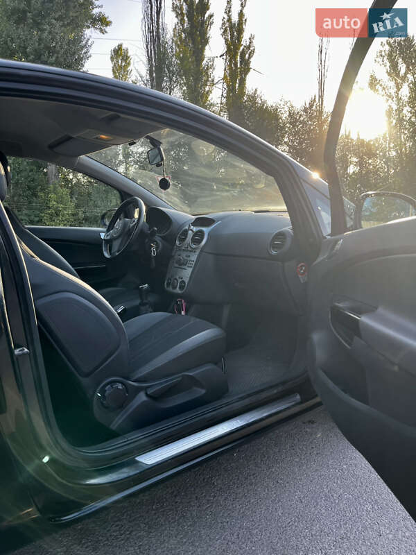 Хэтчбек Opel Corsa 2012 в Кривом Роге