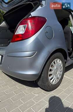 Хэтчбек Opel Corsa 2009 в 
