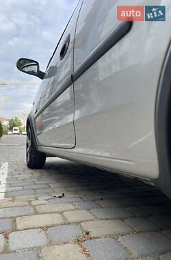 Хэтчбек Opel Corsa 2002 в 