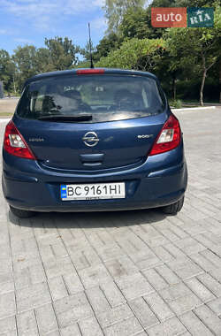 Хэтчбек Opel Corsa 2011 в 