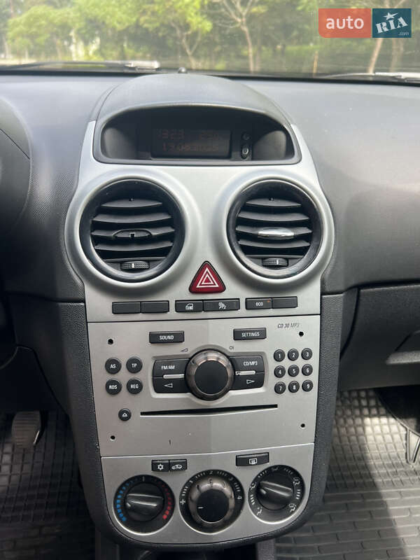 Хэтчбек Opel Corsa 2011 в Дрогобыче