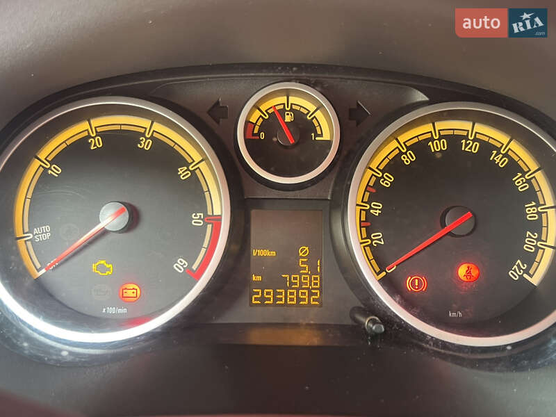 Хэтчбек Opel Corsa 2011 в Дрогобыче