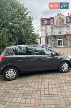 Хэтчбек Opel Corsa 2013 в 