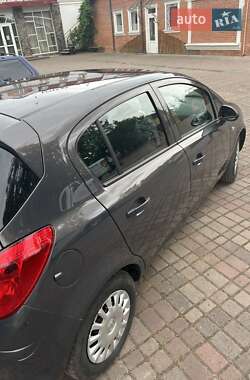 Хэтчбек Opel Corsa 2013 в 