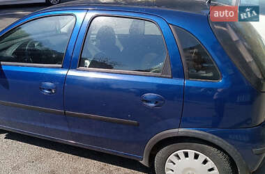 Хэтчбек Opel Corsa 2004 в 