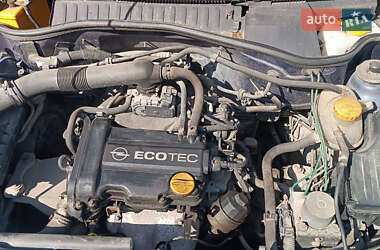 Хэтчбек Opel Corsa 2004 в 