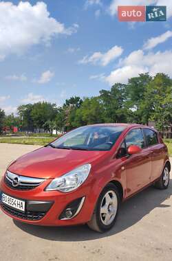 Хэтчбек Opel Corsa 2011 в 
