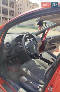 Хэтчбек Opel Corsa 2011 в 