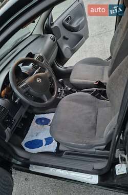 Хэтчбек Opel Corsa 2002 в 