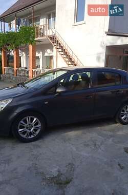 Хэтчбек Opel Corsa 2010 в Иванковичах