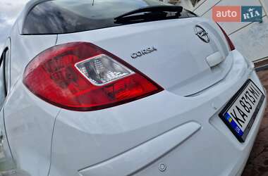 Хетчбек Opel Corsa 2012 в 
