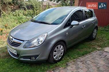 Хетчбек Opel Corsa 2010 в Ромнах