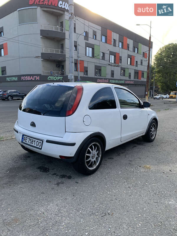 Хэтчбек Opel Corsa 2004 в Днепре