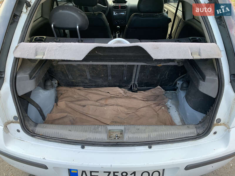 Хэтчбек Opel Corsa 2004 в Днепре