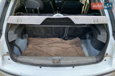 Хэтчбек Opel Corsa 2004 в 