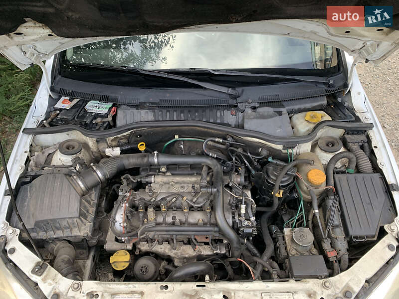 Хэтчбек Opel Corsa 2004 в Днепре