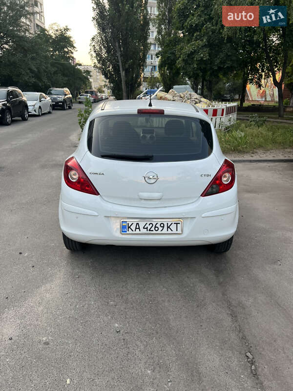 Хэтчбек Opel Corsa 2012 в Киеве