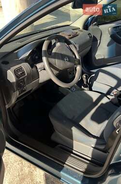 Хэтчбек Opel Corsa 2001 в 