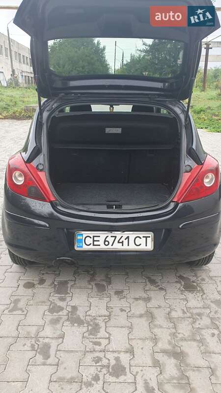Хэтчбек Opel Corsa 2011 в Черновцах