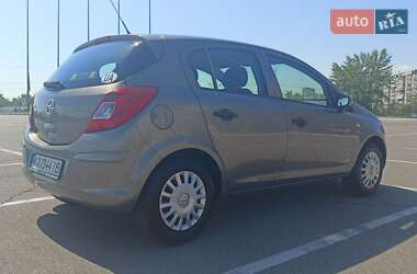 Хэтчбек Opel Corsa 2013 в 