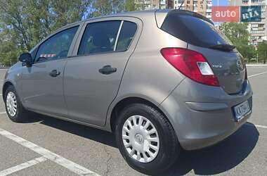 Хэтчбек Opel Corsa 2013 в 