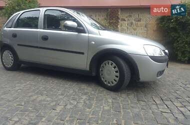 Хэтчбек Opel Corsa 2002 в 