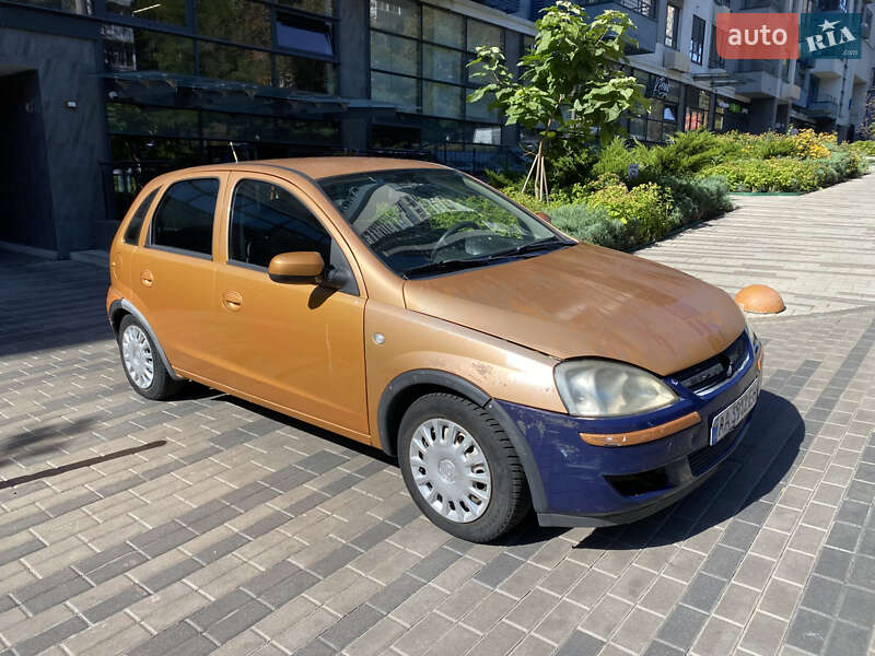Хэтчбек Opel Corsa 2004 в Киеве