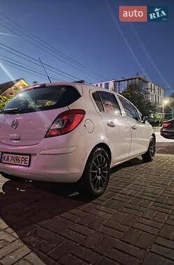 Хэтчбек Opel Corsa 2011 в 