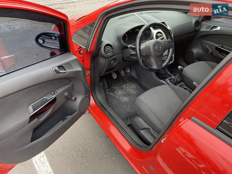 Хэтчбек Opel Corsa 2008 в Ровно