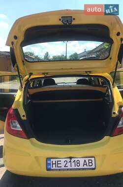 Хэтчбек Opel Corsa 2007 в 