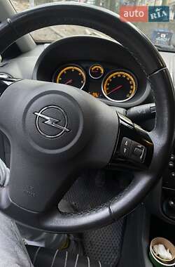 Хэтчбек Opel Corsa 2010 в 
