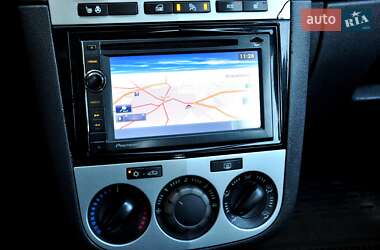 Хэтчбек Opel Corsa 2013 в 