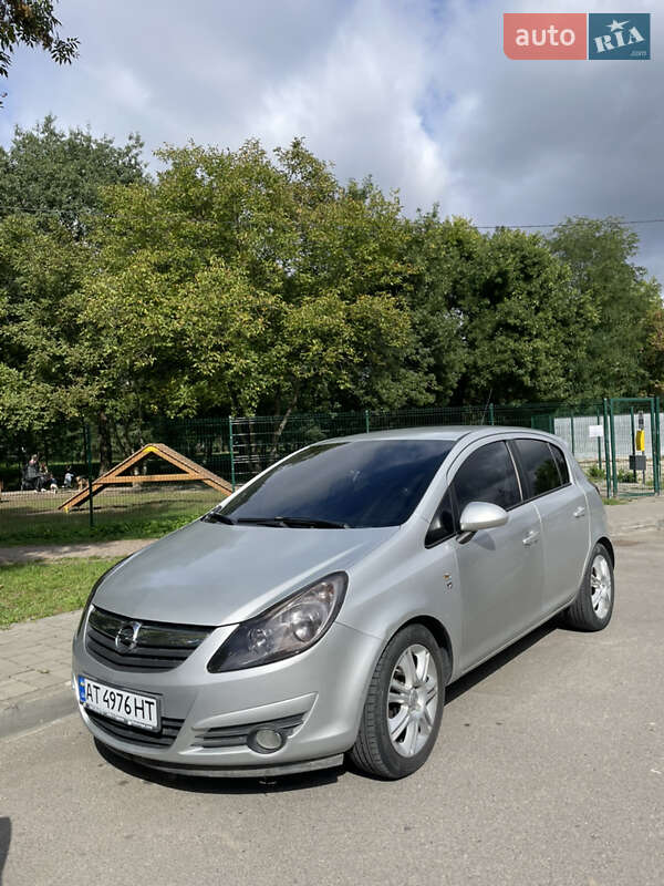 Хэтчбек Opel Corsa 2010 в Ивано-Франковске