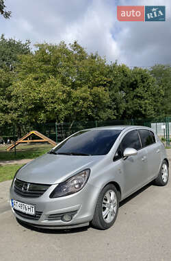 Хэтчбек Opel Corsa 2010 в 