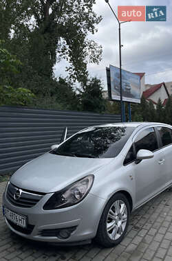 Хэтчбек Opel Corsa 2010 в 