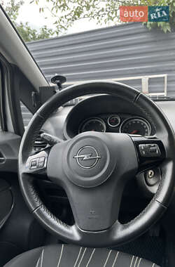Хэтчбек Opel Corsa 2010 в 