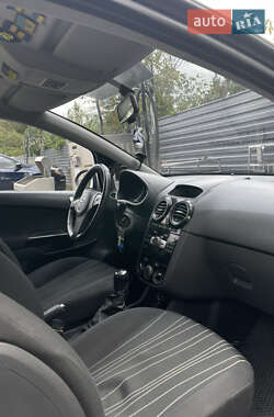 Хэтчбек Opel Corsa 2010 в 