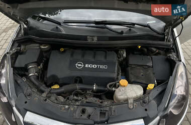 Хэтчбек Opel Corsa 2010 в 