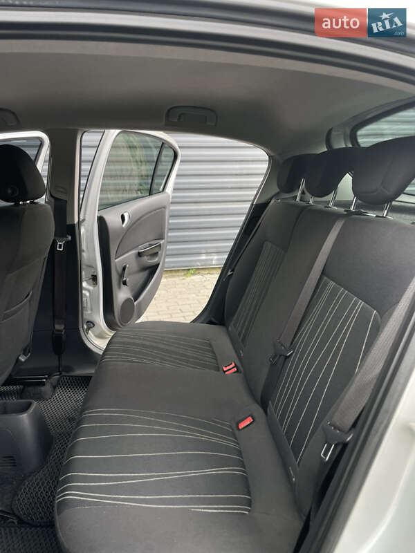 Хэтчбек Opel Corsa 2010 в Ивано-Франковске
