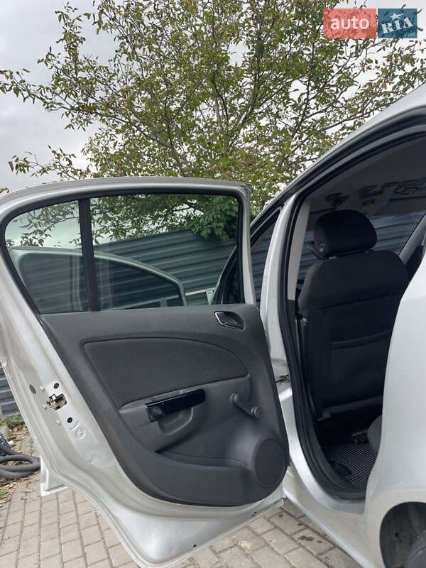 Хэтчбек Opel Corsa 2010 в Ивано-Франковске