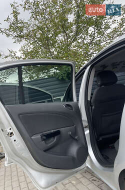 Хэтчбек Opel Corsa 2010 в 