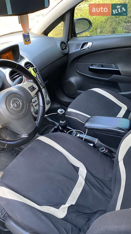 Хэтчбек Opel Corsa 2008 в Черновцах