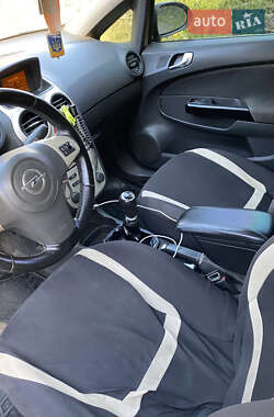 Хэтчбек Opel Corsa 2008 в 