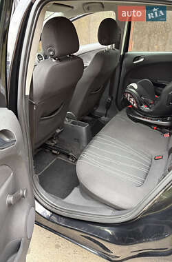 Хэтчбек Opel Corsa 2010 в 