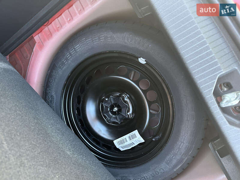 Хэтчбек Opel Corsa 2015 в Львове