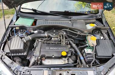 Хэтчбек Opel Corsa 2001 в 