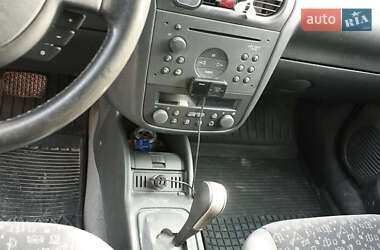Хэтчбек Opel Corsa 2002 в 