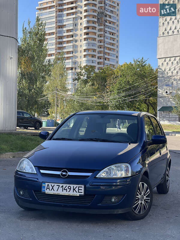 Хэтчбек Opel Corsa 2004 в 